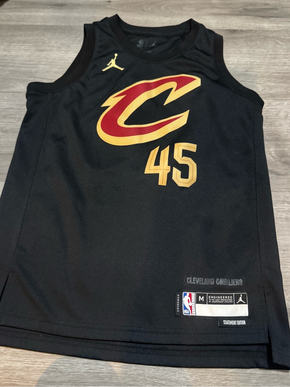Boys sz M Jordan Cleveland Cavaliers #45 Black & Gold Basketball Jersey like new